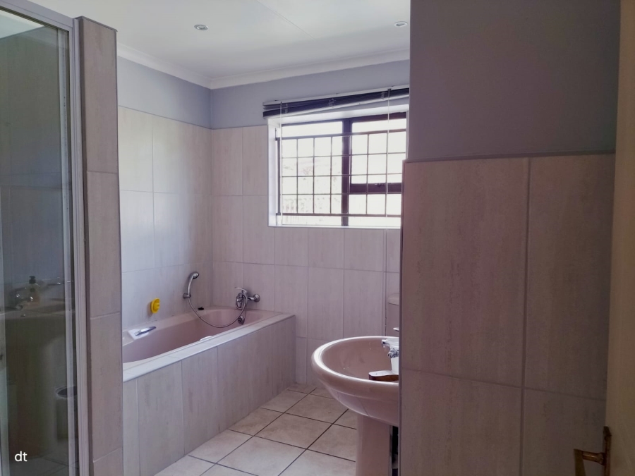 3 Bedroom Property for Sale in Fraaiuitsig Western Cape